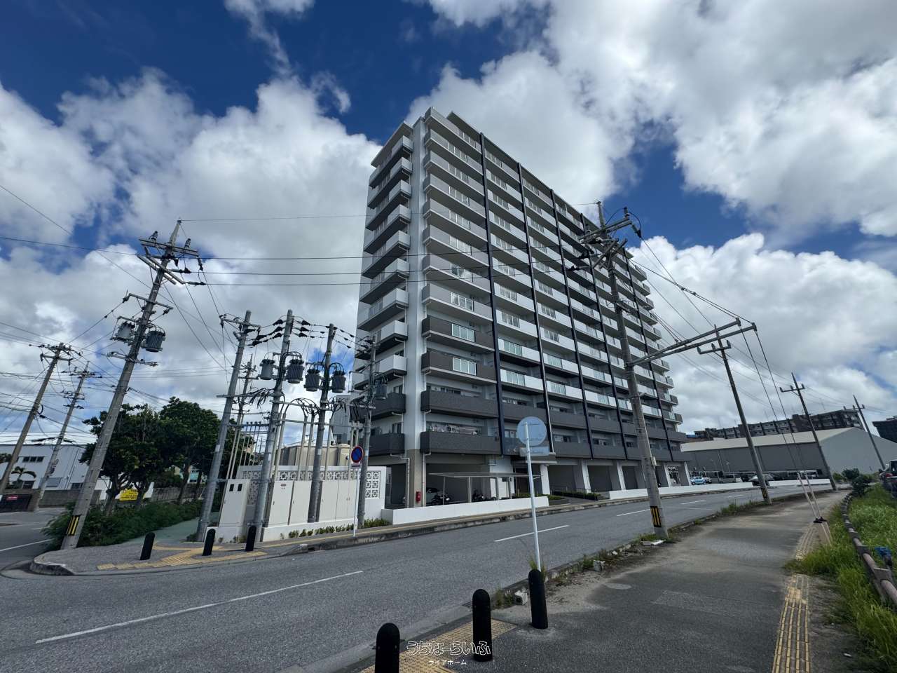 プレサンスロジェ宜野湾大山ヴォール / 宜野湾市大山7丁目 / 77.27m²