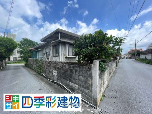 建物外観 : 北西側約3.3m、南西側約5.2m の道に面した角地