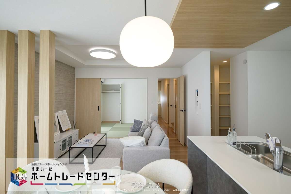 居室・リビング : 現在建築中のため同社施工例を使用しています。ホムトレまでお問い合わせください。
