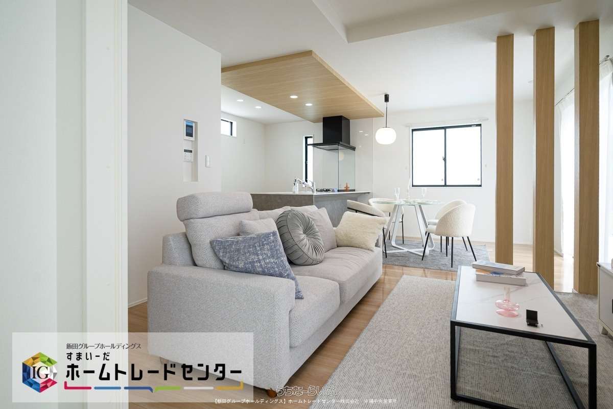居室・リビング : 現在建築中のため同社施工例を使用しています。ホムトレまでお問い合わせください。