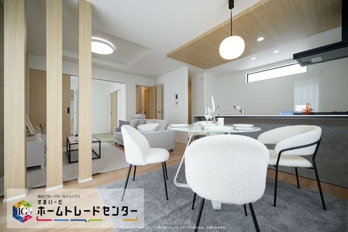 居室・リビング : 現在建築中のため同社施工例を使用しています。ホムトレまでお問い合わせください。