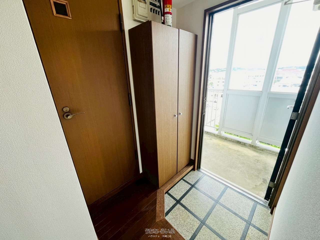 apartment 泡瀬3丁目