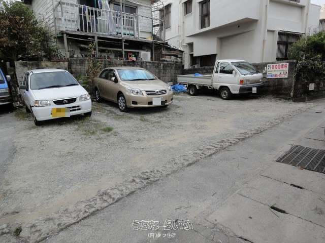 識名第2駐車場