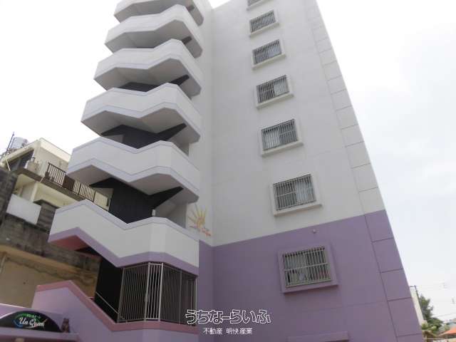 アン　クイーン【浦添市字港川３２９番地】