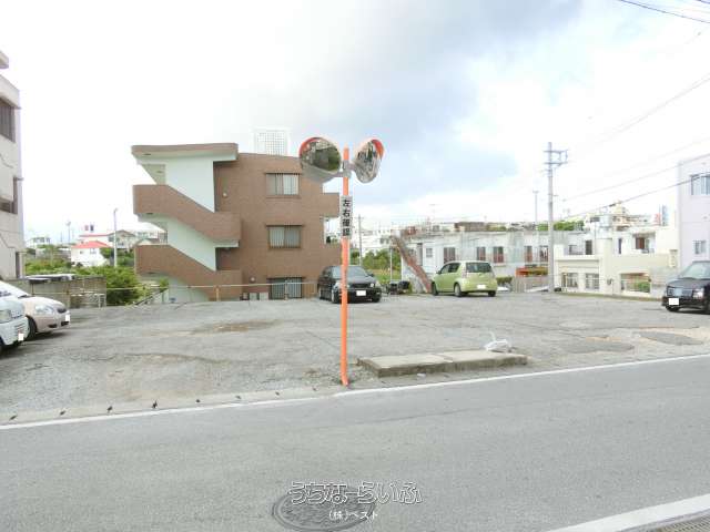 仲村ハイツ駐車場