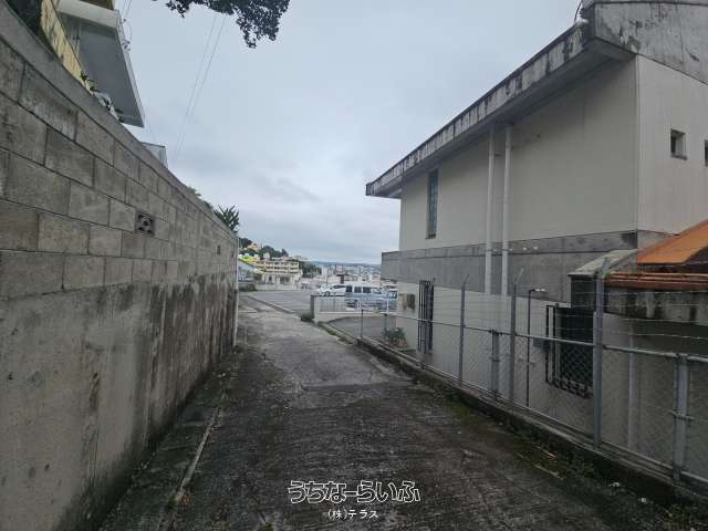 Ｂハウス駐車場