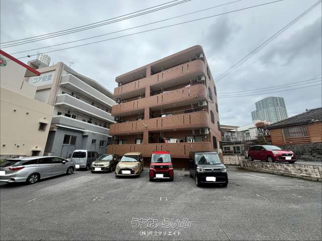 リーブル安里駐車場