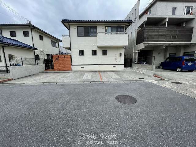 天久小前戸建駐車場