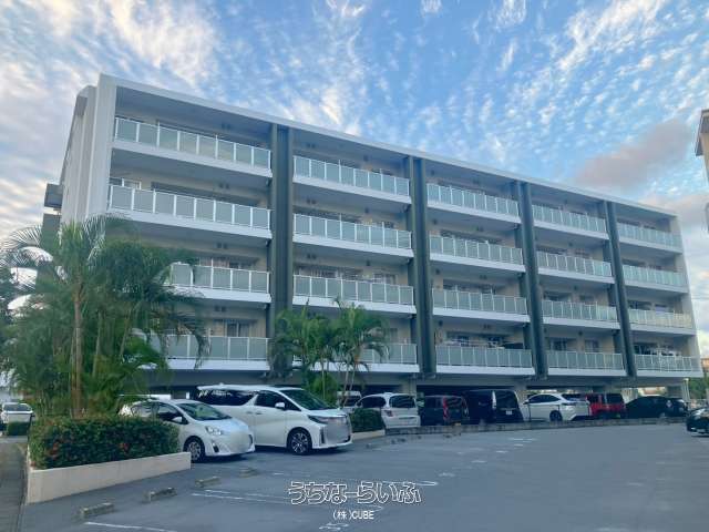 プレミアムコート比屋根 404号