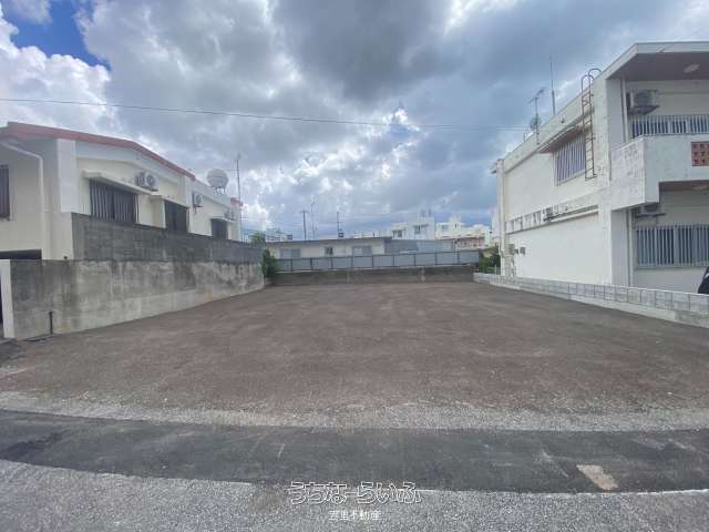 知花４丁目駐車場