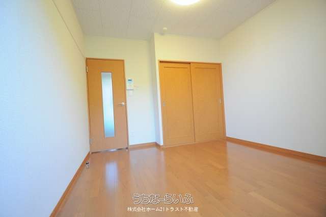 レオパレス小那覇 104号