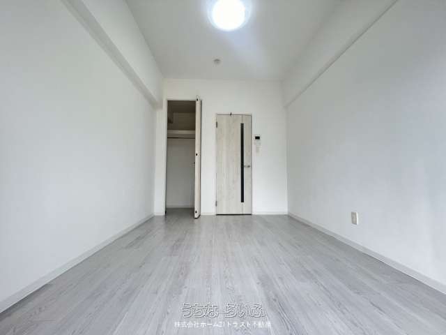 プルミエール牧港 401号