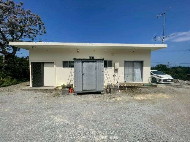 今帰仁村諸志倉庫兼住宅