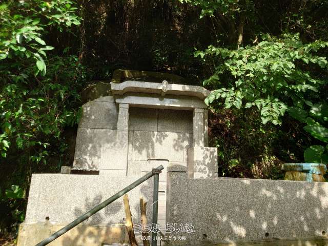 墓地（お墓本体の墓石付き）