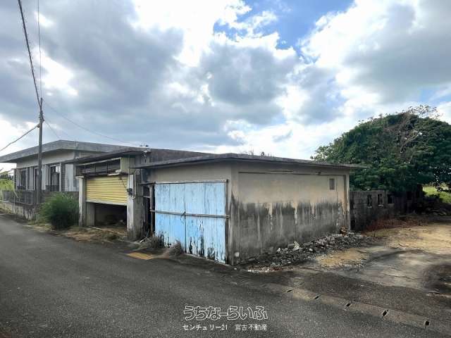 下地洲鎌　入江湾近く 124坪　畑（倉庫あり）