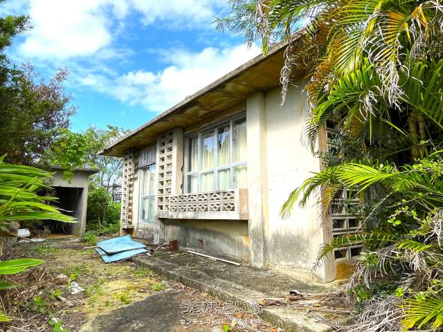 下地嘉手苅　市営団地近くの市道沿い　未登記古家あり　157坪　宅地