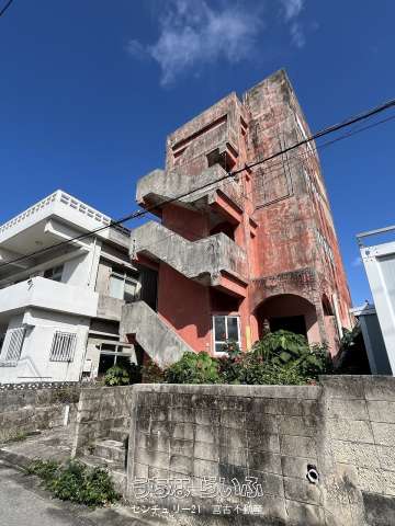 平良西里　マティダ市民劇場近く RCB造4階建て 建物76坪 土地50坪