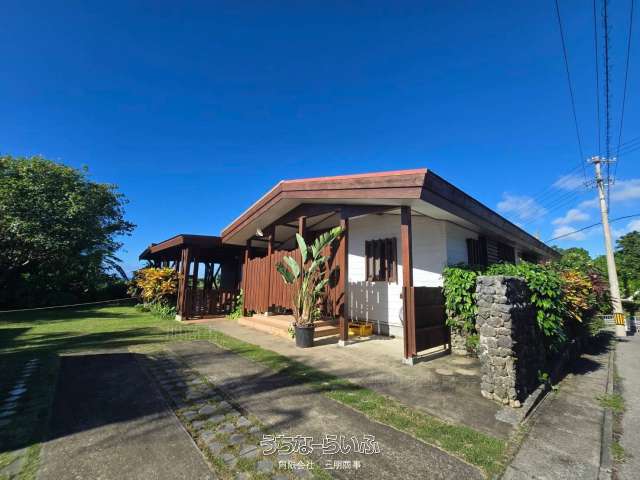 海と夕日を望む店舗付住宅