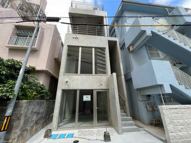 居抜き物件】那覇市中心商店街、アーケード通り沿い1階、好立地